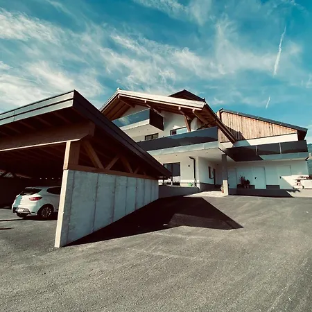 Attic Near Kitzsteinhorn Area Apartamento Saalfelden