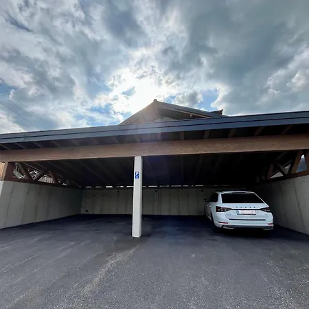 Attic Near Kitzsteinhorn Area 公寓