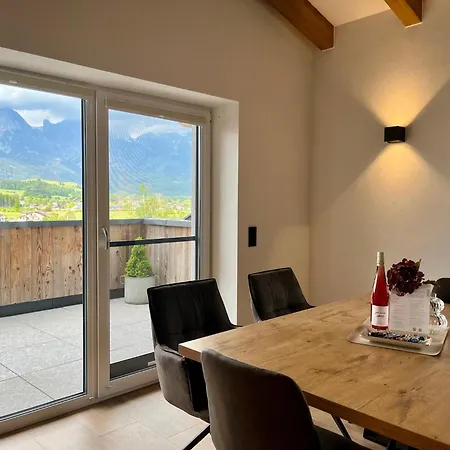 Attic Near Kitzsteinhorn Area 公寓 *